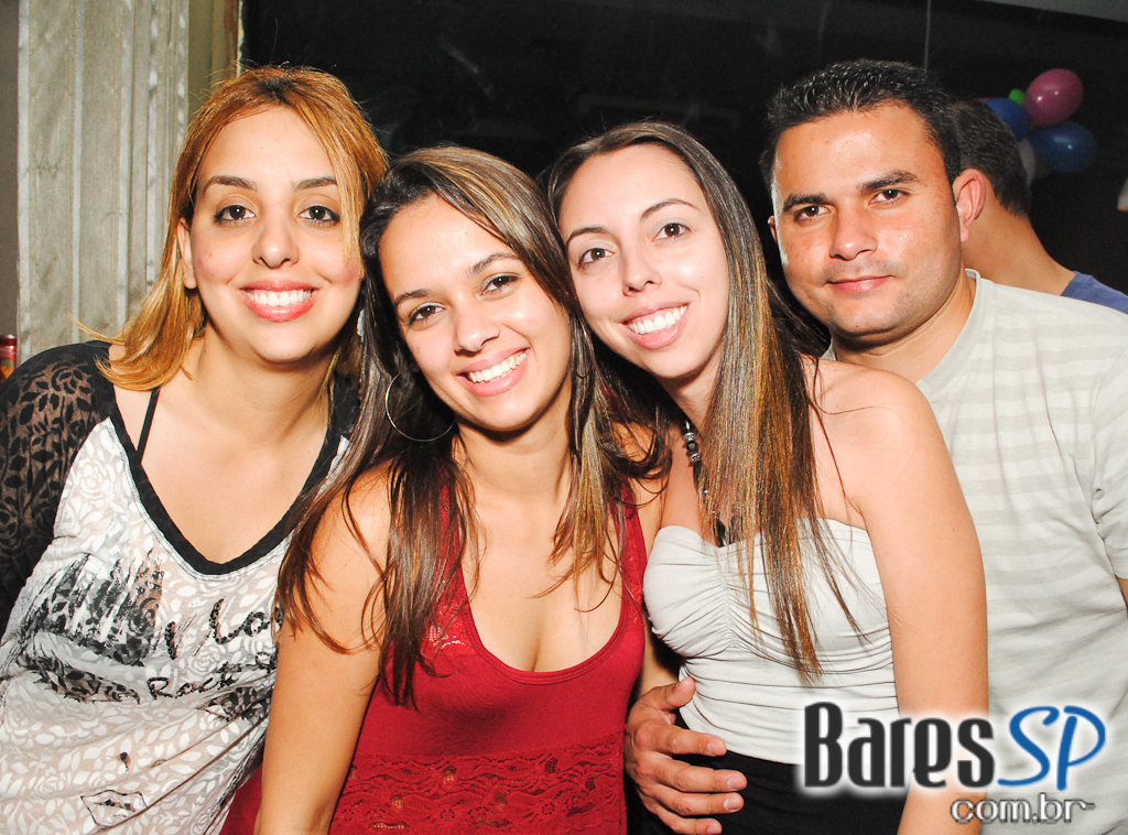 Banda Viva a Noite na festa de 6 anos da Trash 80's Vila Olímpia Banda Viva a Noite na festa de 6 anos da Trash 80's Vila Olímpia