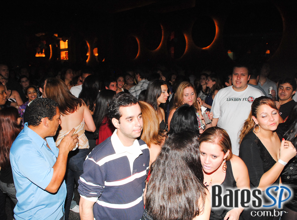 Banda Viva a Noite na festa de 6 anos da Trash 80's Vila Olímpia Banda Viva a Noite na festa de 6 anos da Trash 80's Vila Olímpia