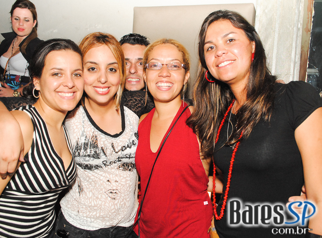 Banda Viva a Noite na festa de 6 anos da Trash 80's Vila Olímpia Banda Viva a Noite na festa de 6 anos da Trash 80's Vila Olímpia