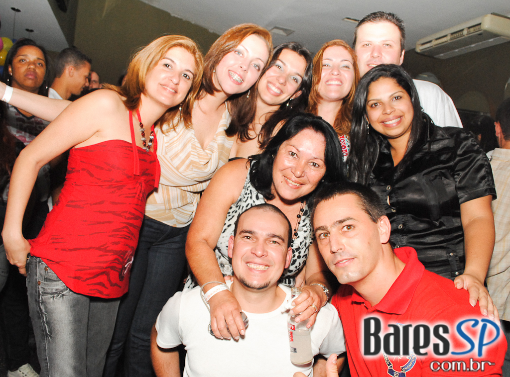 Banda Viva a Noite na festa de 6 anos da Trash 80's Vila Olímpia Banda Viva a Noite na festa de 6 anos da Trash 80's Vila Olímpia