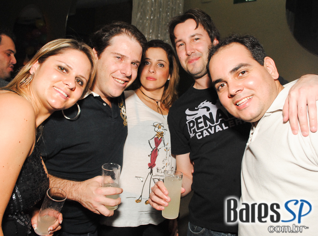 Banda Viva a Noite na festa de 6 anos da Trash 80's Vila Olímpia Banda Viva a Noite na festa de 6 anos da Trash 80's Vila Olímpia