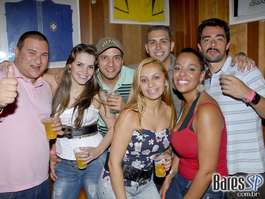 Feijoada e grandes atrações agitaram o sábado da Casa do Samba no Itaim Feijoada e grandes atrações agitaram o sábado da Casa do Samba no Itaim