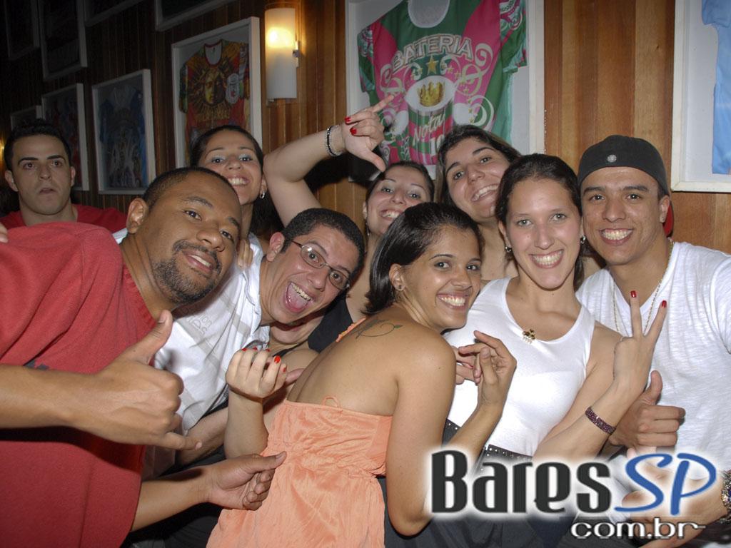 Feijoada e grandes atrações agitaram o sábado da Casa do Samba no Itaim Feijoada e grandes atrações agitaram o sábado da Casa do Samba no Itaim