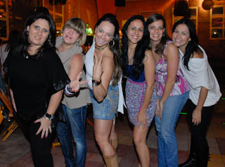 Sexta-feira de pagode com os grupos Pegada Pan e Batucada Pop no Santa Clara