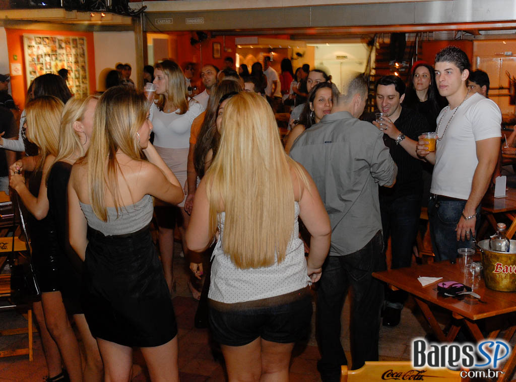 Sexta-feira de pagode com os grupos Pegada Pan e Batucada Pop no Santa Clara Sexta-feira de pagode com os grupos Pegada Pan e Batucada Pop no Santa Clara