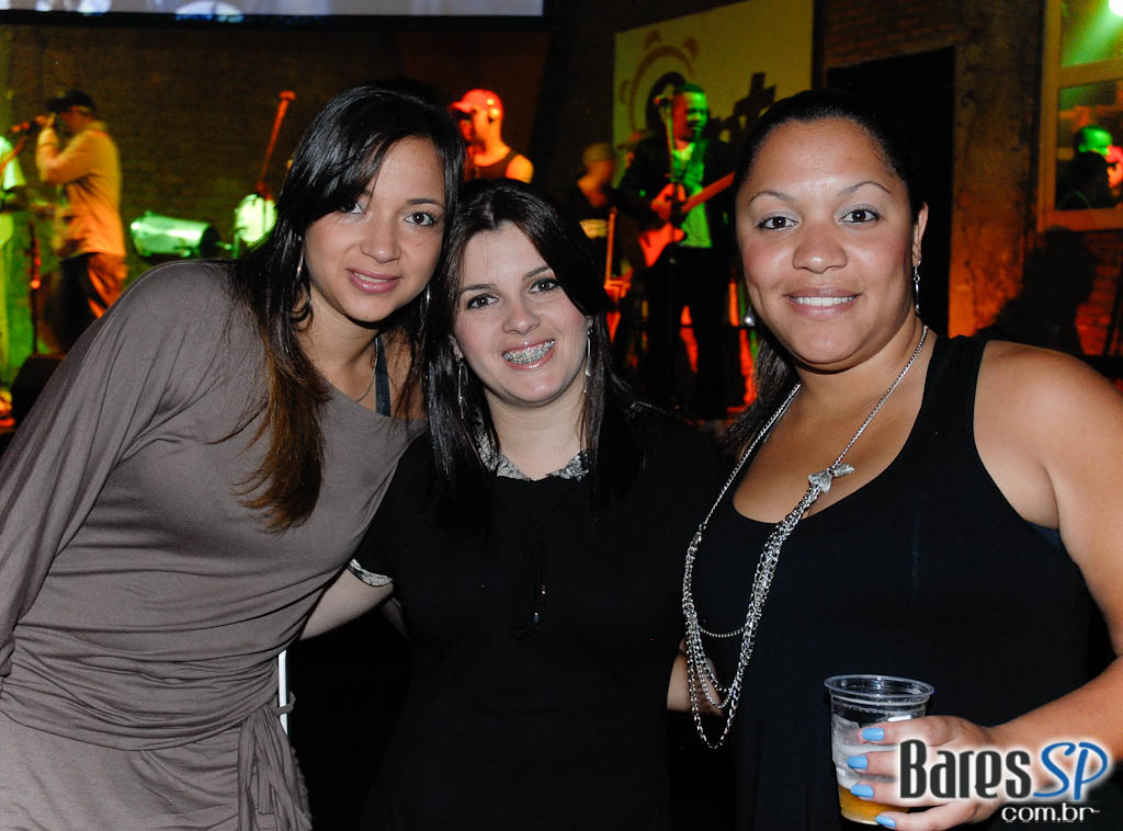 Sexta-feira de pagode com os grupos Pegada Pan e Batucada Pop no Santa Clara Sexta-feira de pagode com os grupos Pegada Pan e Batucada Pop no Santa Clara