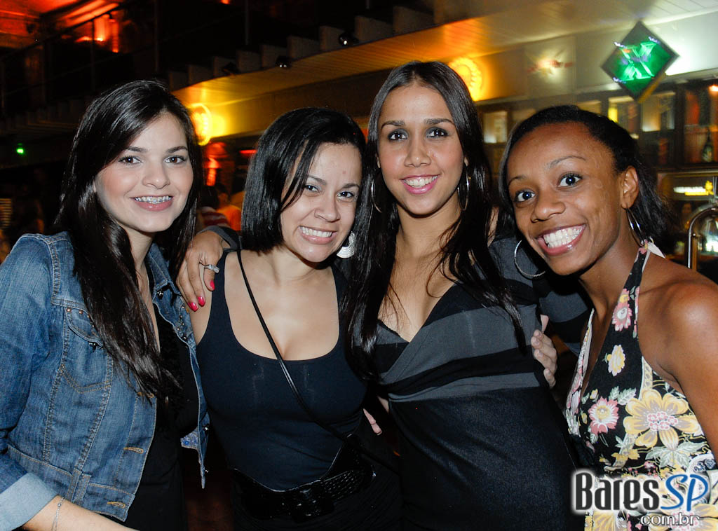 Sexta-feira de pagode com os grupos Pegada Pan e Batucada Pop no Santa Clara Sexta-feira de pagode com os grupos Pegada Pan e Batucada Pop no Santa Clara