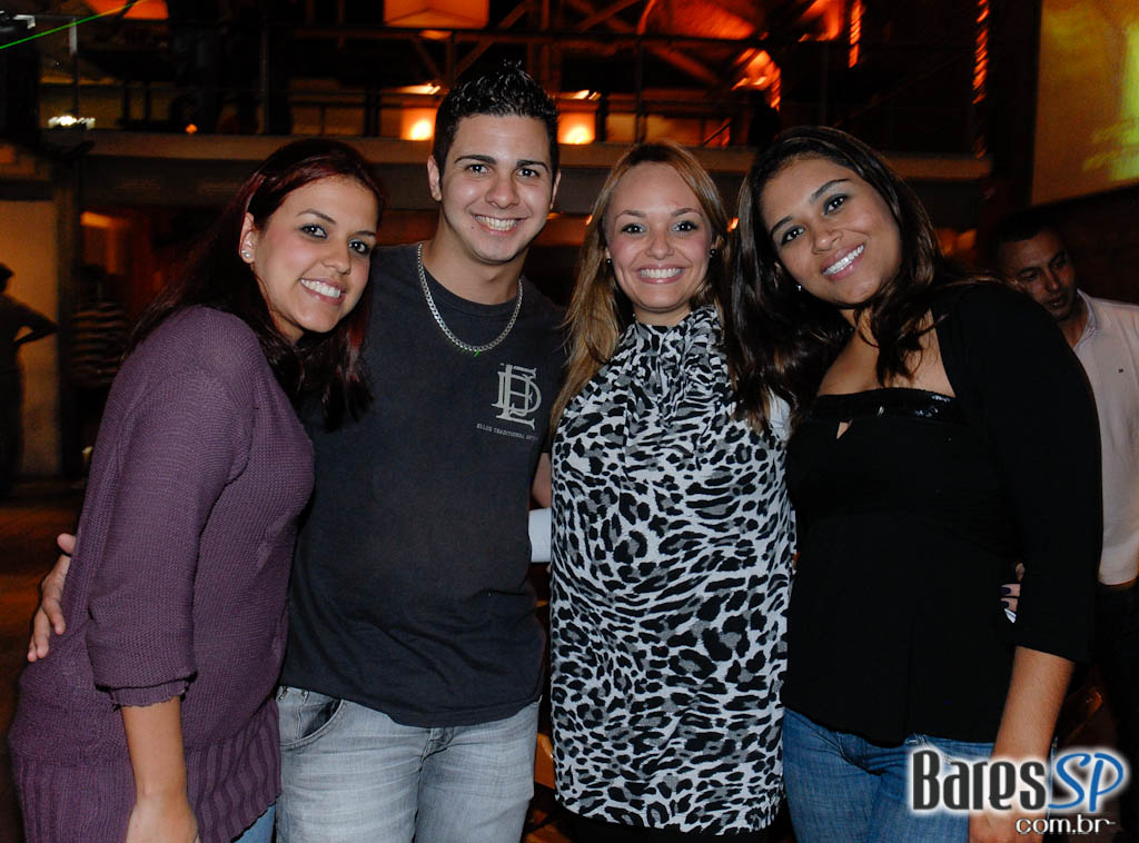 Sexta-feira de pagode com os grupos Pegada Pan e Batucada Pop no Santa Clara Sexta-feira de pagode com os grupos Pegada Pan e Batucada Pop no Santa Clara