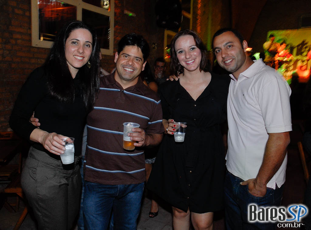 Sexta-feira de pagode com os grupos Pegada Pan e Batucada Pop no Santa Clara Sexta-feira de pagode com os grupos Pegada Pan e Batucada Pop no Santa Clara