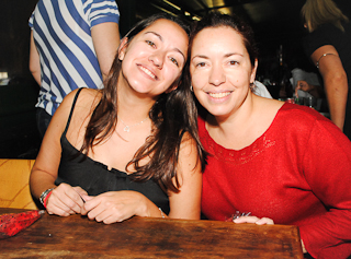 Stalleiro Bar e Restaurante comemora 1 ano em grande estilo - Festa dos Anos 60