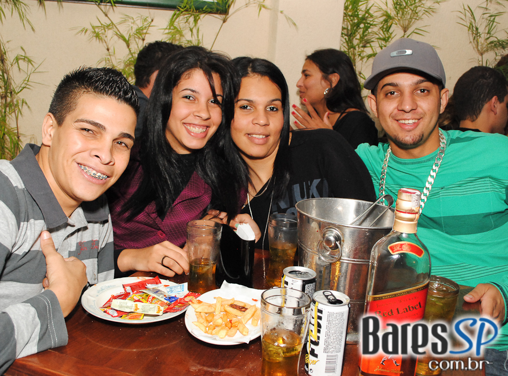 Boteco Santa Laura tem sábado com muito pagode, samba-rock e black music Boteco Santa Laura tem sábado com muito pagode, samba-rock e black music