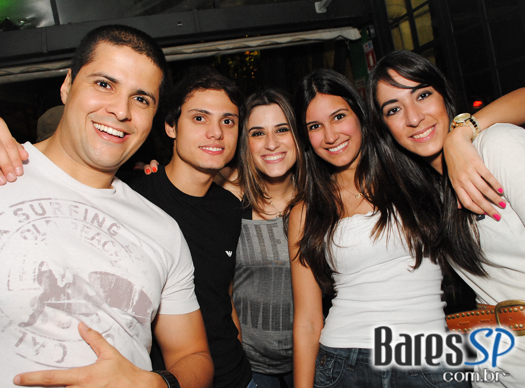 Sábado recheado de atrações com feijoada e boa música no Bar Camará Sábado recheado de atrações com feijoada e boa música no Bar Camará