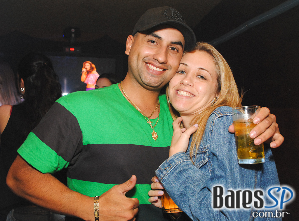 Sábado recheado de atrações com feijoada e boa música no Bar Camará Sábado recheado de atrações com feijoada e boa música no Bar Camará