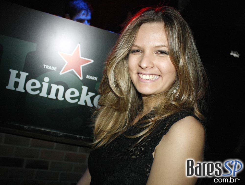 DJ Léo Cury comanda a pick-up do Eskenta Heineken SWU na Pink Elephant