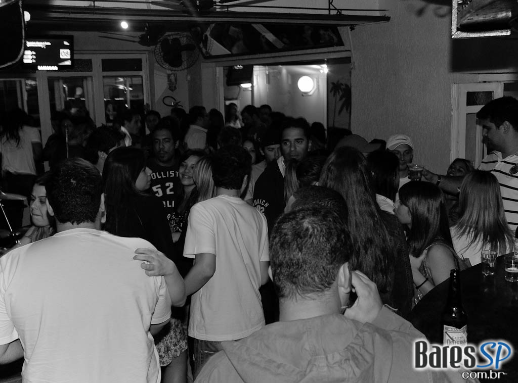 MPB com a banda Vinho Vinil na sexta do Boteco Santa Laura MPB com a banda Vinho Vinil na sexta do Boteco Santa Laura