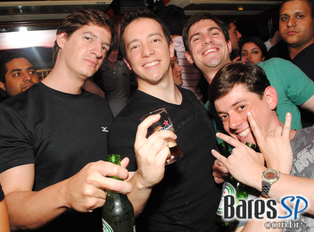 BANDA BUBBLES NO REPUBLIC PUB BANDA BUBBLES NO REPUBLIC PUB