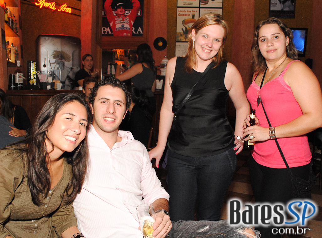 BANDA BUBBLES NO REPUBLIC PUB BANDA BUBBLES NO REPUBLIC PUB
