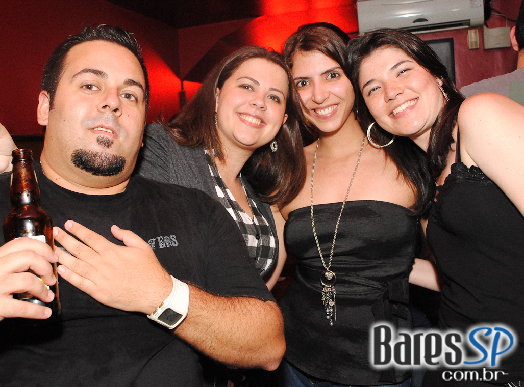 BANDA BUBBLES NO REPUBLIC PUB BANDA BUBBLES NO REPUBLIC PUB