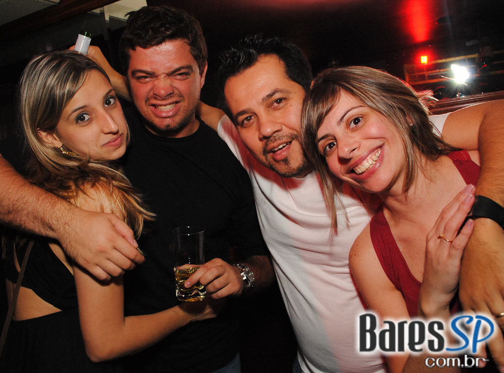 BANDA BUBBLES NO REPUBLIC PUB BANDA BUBBLES NO REPUBLIC PUB