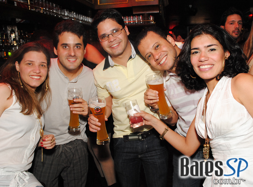 BANDA BUBBLES NO REPUBLIC PUB BANDA BUBBLES NO REPUBLIC PUB