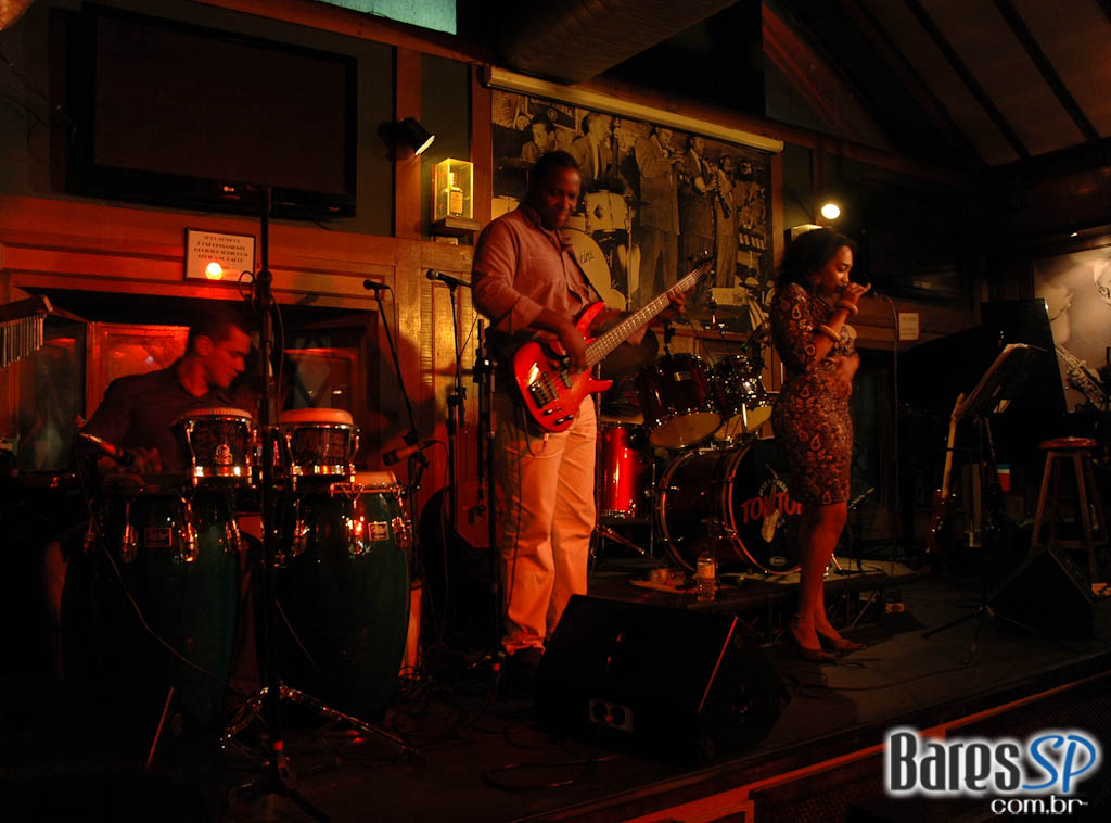 Pamella Araújo Quarteto Jazz e Banda Dark Lens (pop rock) Pamella Araújo Quarteto Jazz e Banda Dark Lens (pop rock)