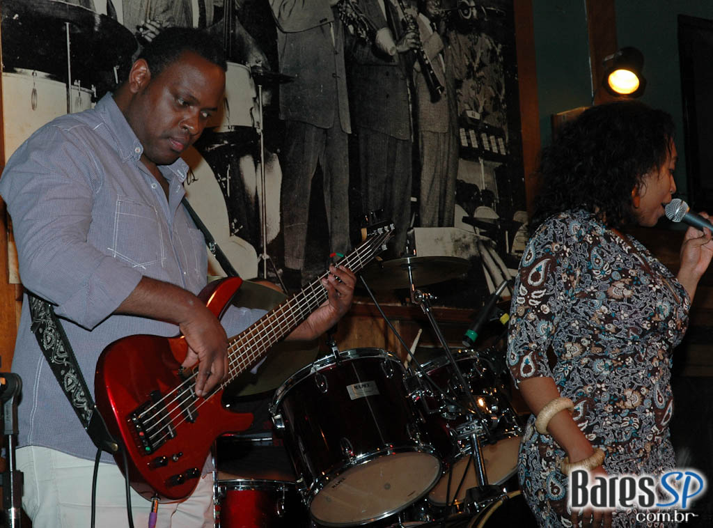Pamella Araújo Quarteto Jazz e Banda Dark Lens (pop rock) Pamella Araújo Quarteto Jazz e Banda Dark Lens (pop rock)