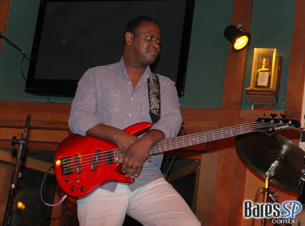 Pamella Araújo Quarteto Jazz e Banda Dark Lens (pop rock) Pamella Araújo Quarteto Jazz e Banda Dark Lens (pop rock)