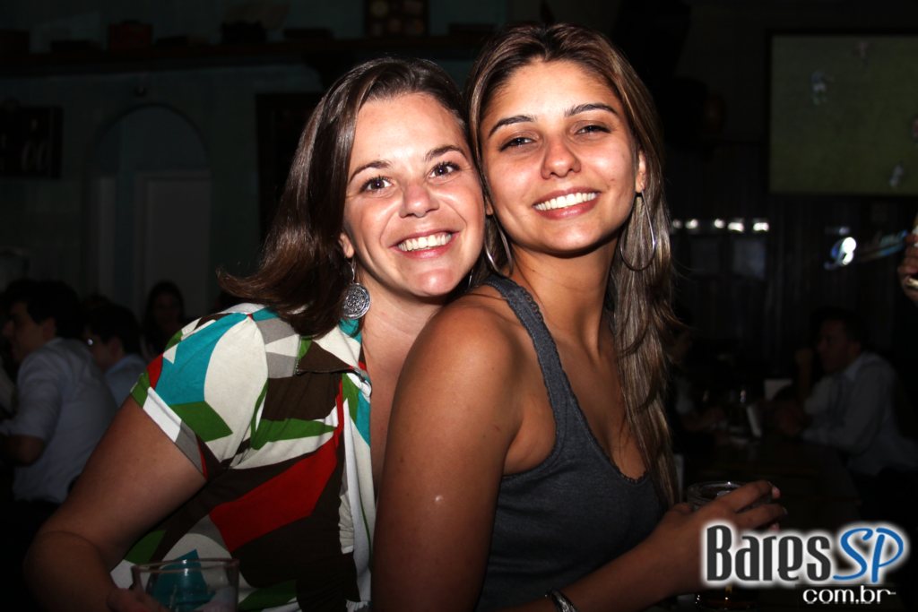 Sagrado Bar em noite de agito e diversão Sagrado Bar em noite de agito e diversão