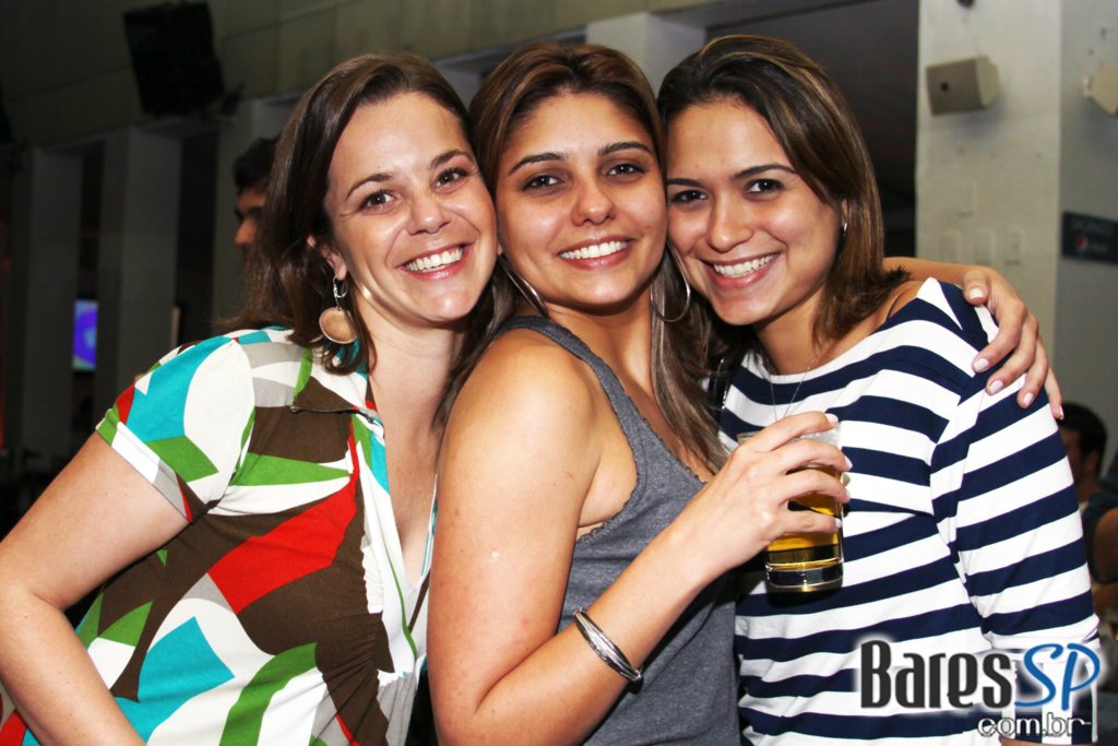 Sagrado Bar em noite de agito e diversão Sagrado Bar em noite de agito e diversão