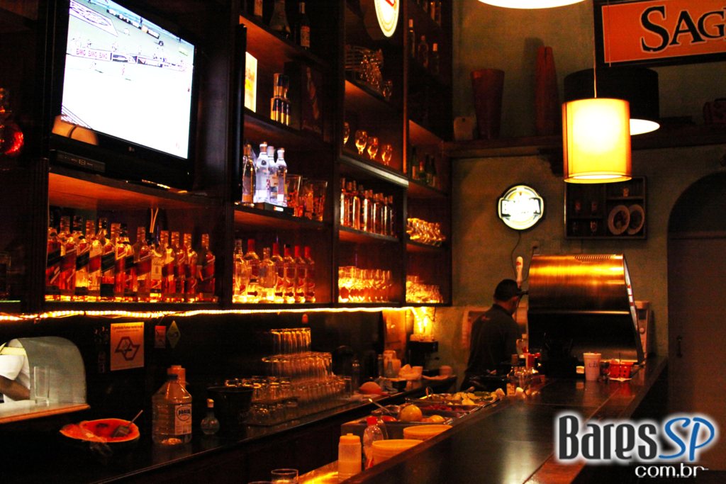 Sagrado Bar em noite de agito e diversão Sagrado Bar em noite de agito e diversão