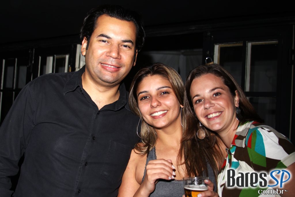 Sagrado Bar em noite de agito e diversão Sagrado Bar em noite de agito e diversão