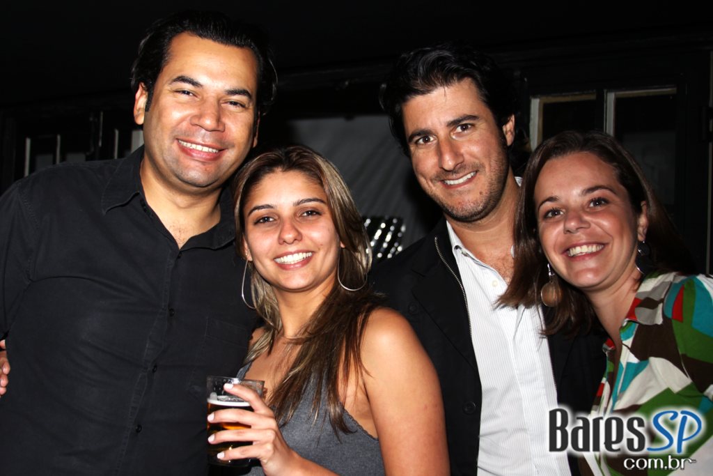 Sagrado Bar em noite de agito e diversão Sagrado Bar em noite de agito e diversão