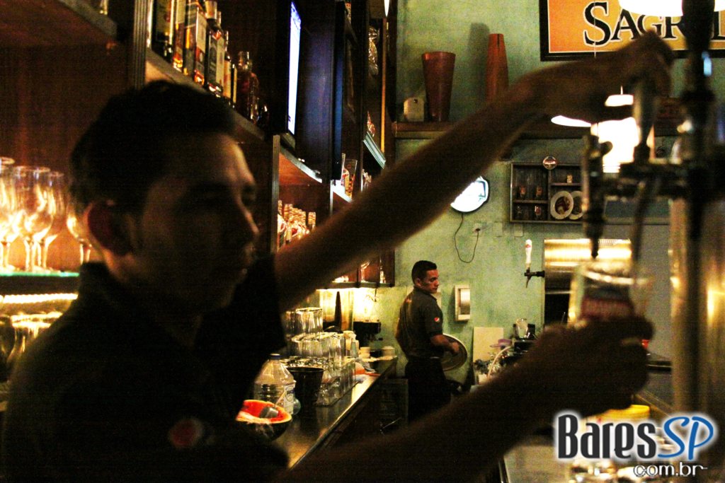 Sagrado Bar em noite de agito e diversão Sagrado Bar em noite de agito e diversão