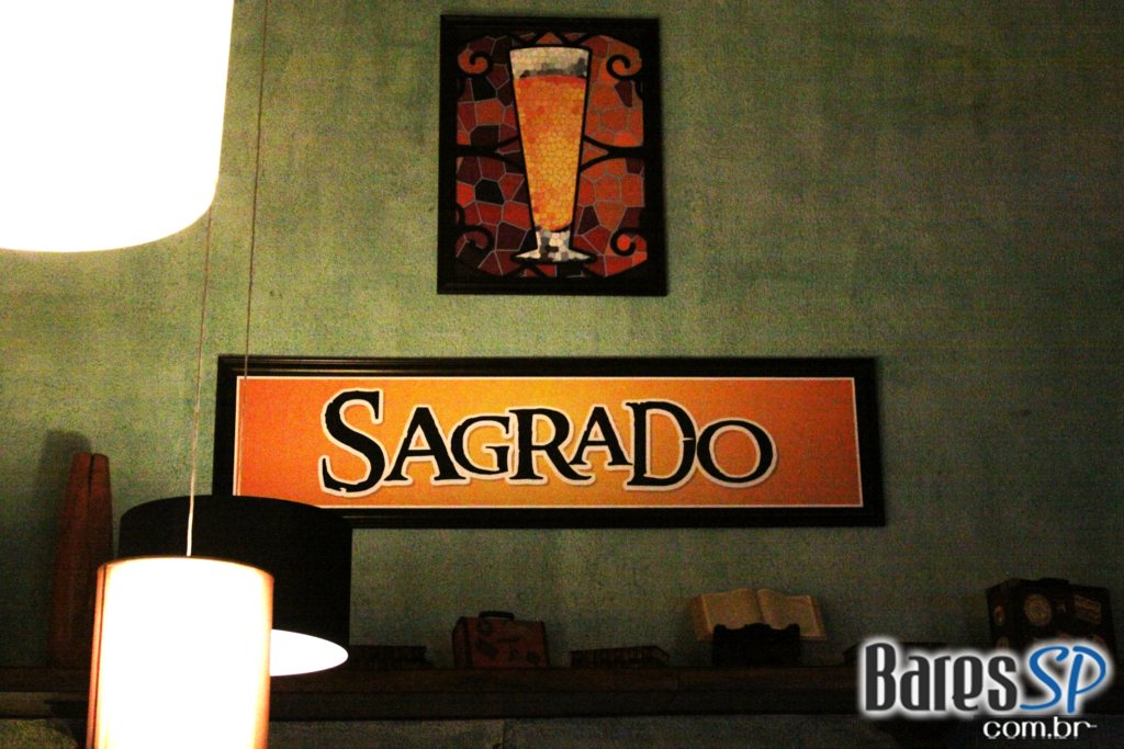 Sagrado Bar em noite de agito e diversão Sagrado Bar em noite de agito e diversão