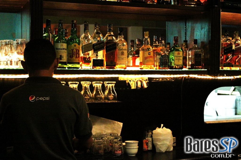 Sagrado Bar em noite de agito e diversão Sagrado Bar em noite de agito e diversão