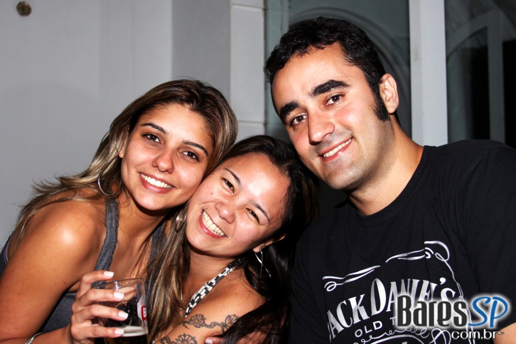 Sagrado Bar em noite de agito e diversão Sagrado Bar em noite de agito e diversão