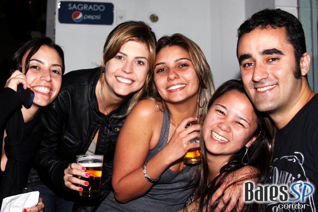 Sagrado Bar em noite de agito e diversão Sagrado Bar em noite de agito e diversão