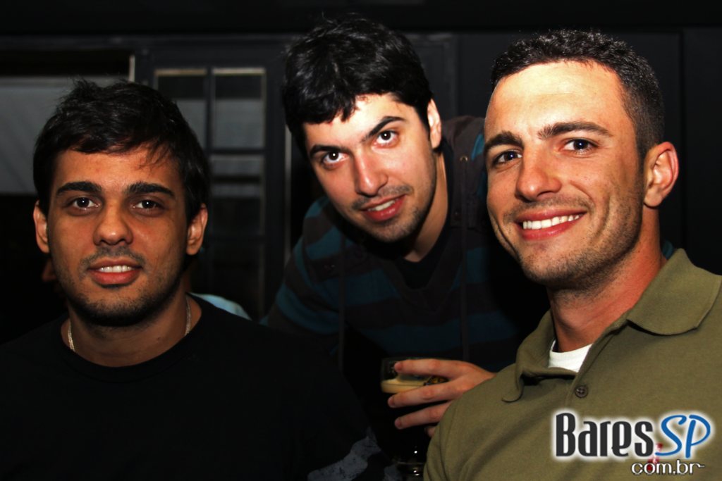 Sagrado Bar em noite de agito e diversão Sagrado Bar em noite de agito e diversão