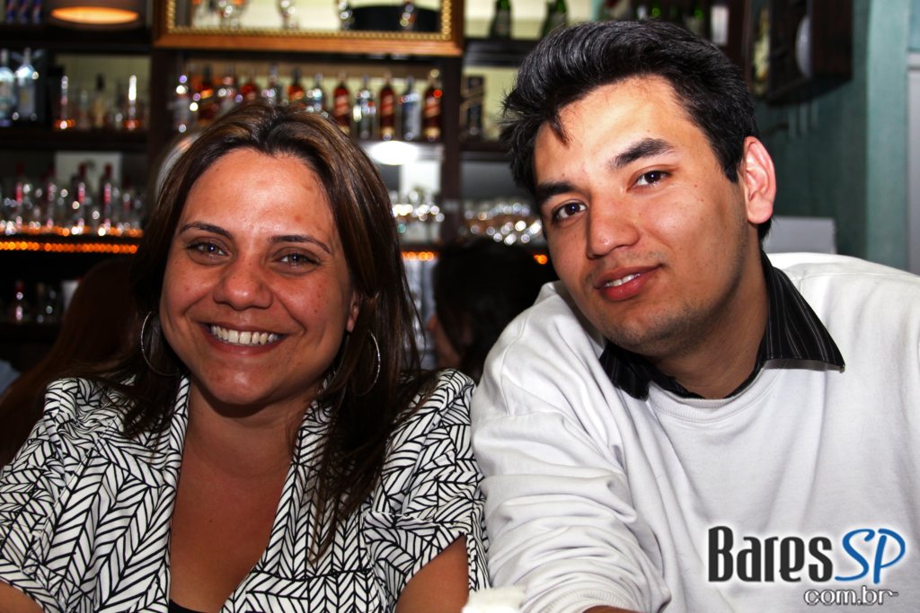 Sagrado Bar em noite de agito e diversão Sagrado Bar em noite de agito e diversão