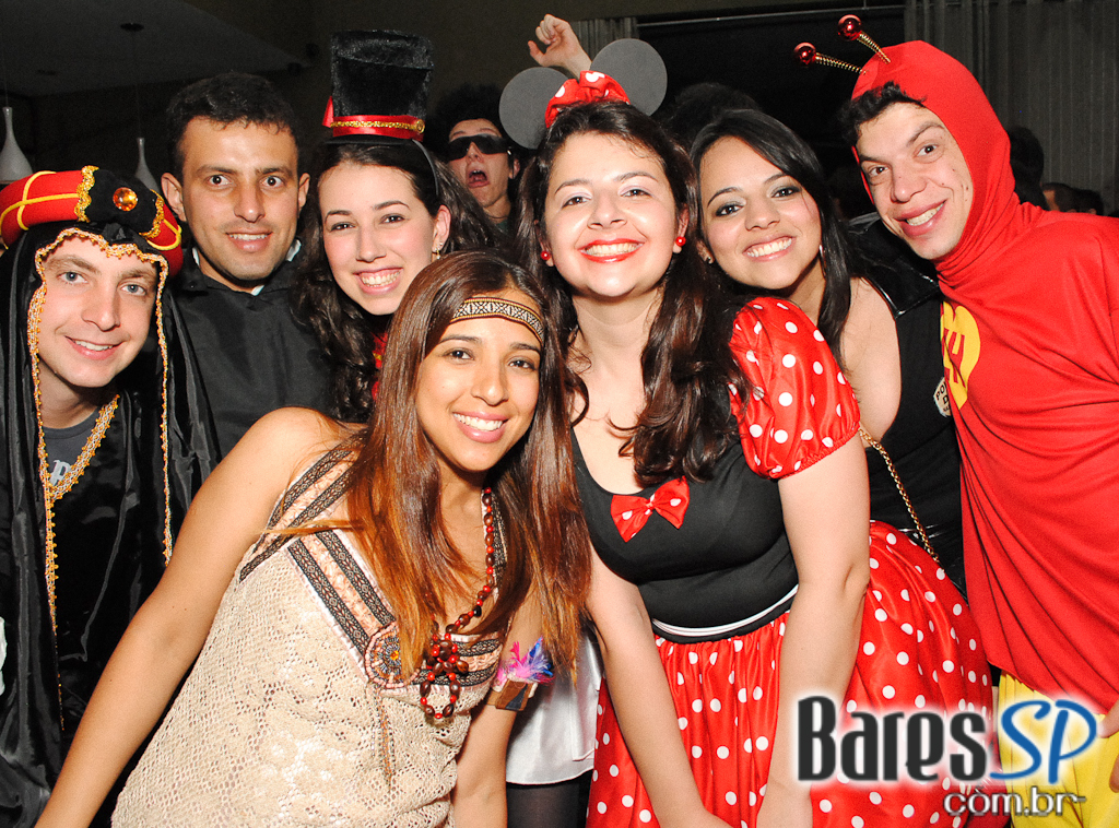 Super-heróis invadem a festa à fantasia da Trash Vila Olímpia Super-heróis invadem a festa à fantasia da Trash Vila Olímpia