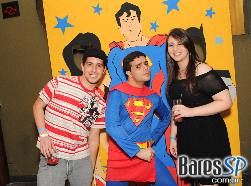 Super-heróis invadem a festa à fantasia da Trash Vila Olímpia Super-heróis invadem a festa à fantasia da Trash Vila Olímpia