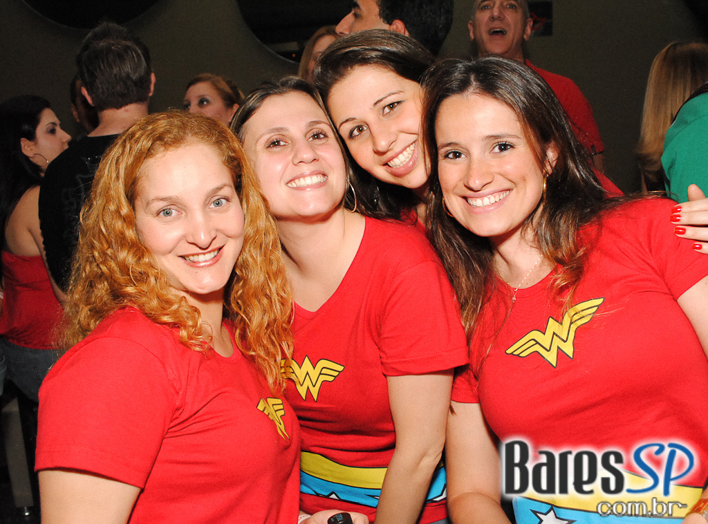 Super-heróis invadem a festa à fantasia da Trash Vila Olímpia Super-heróis invadem a festa à fantasia da Trash Vila Olímpia