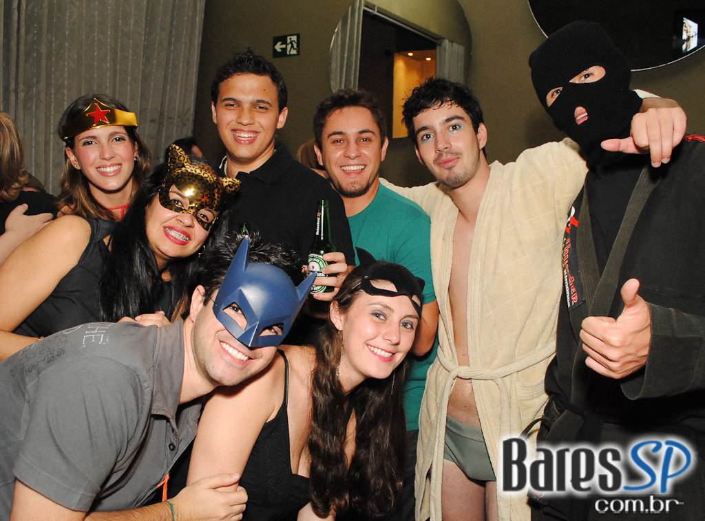 Super-heróis invadem a festa à fantasia da Trash Vila Olímpia Super-heróis invadem a festa à fantasia da Trash Vila Olímpia