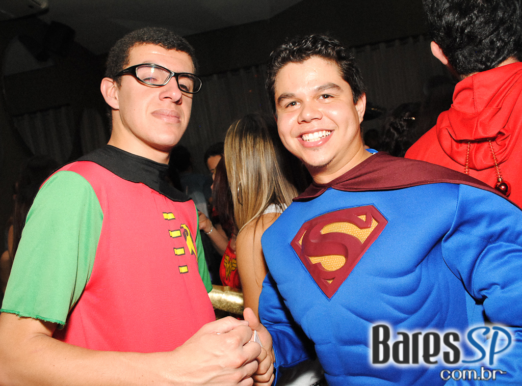 Super-heróis invadem a festa à fantasia da Trash Vila Olímpia Super-heróis invadem a festa à fantasia da Trash Vila Olímpia