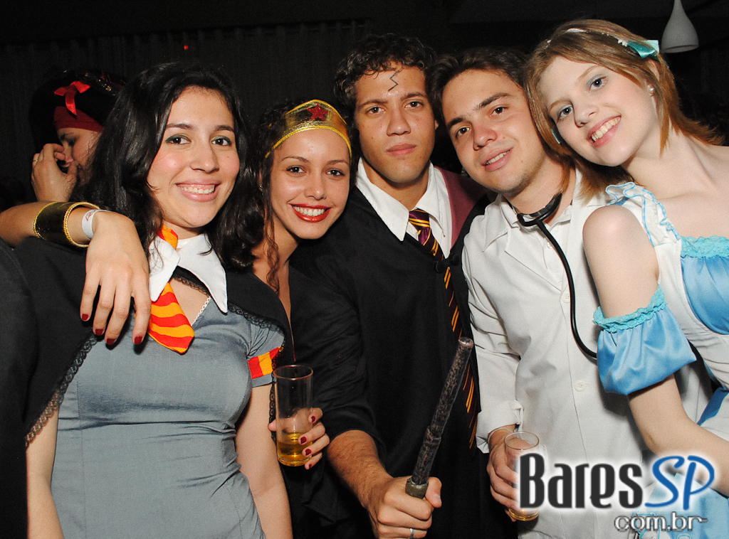 Super-heróis invadem a festa à fantasia da Trash Vila Olímpia Super-heróis invadem a festa à fantasia da Trash Vila Olímpia