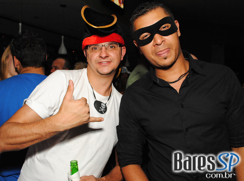 Super-heróis invadem a festa à fantasia da Trash Vila Olímpia Super-heróis invadem a festa à fantasia da Trash Vila Olímpia