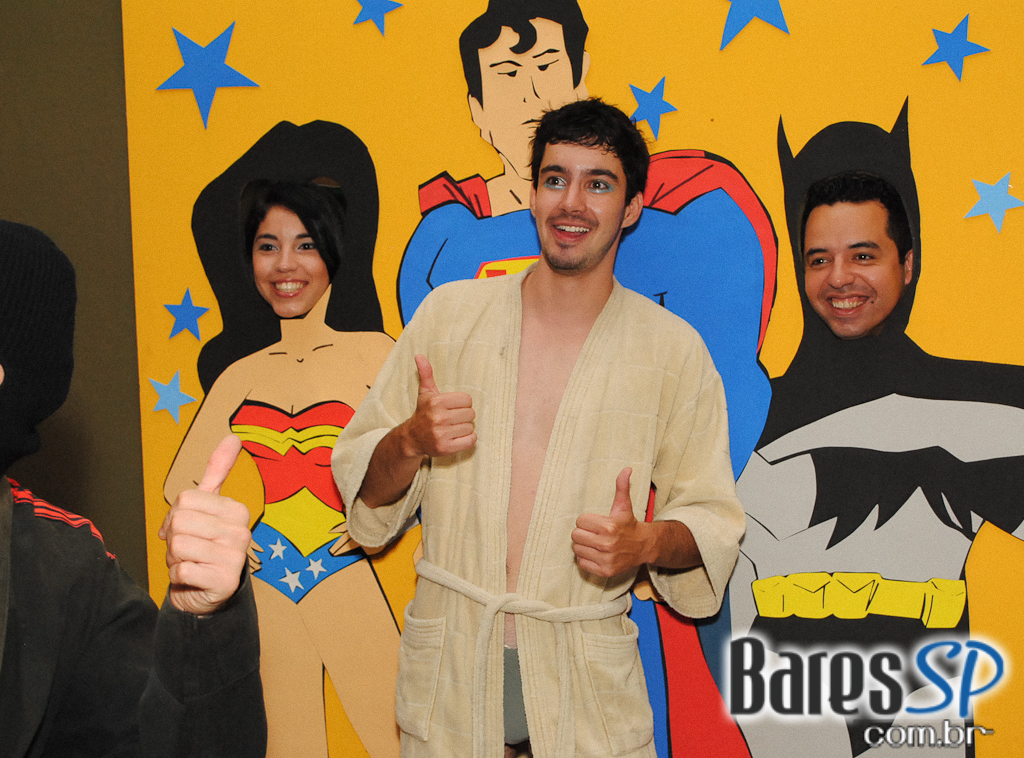 Super-heróis invadem a festa à fantasia da Trash Vila Olímpia Super-heróis invadem a festa à fantasia da Trash Vila Olímpia