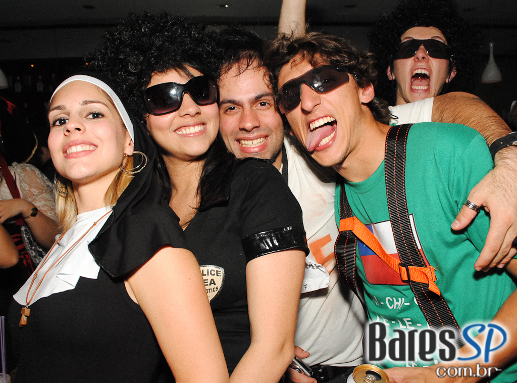 Super-heróis invadem a festa à fantasia da Trash Vila Olímpia Super-heróis invadem a festa à fantasia da Trash Vila Olímpia