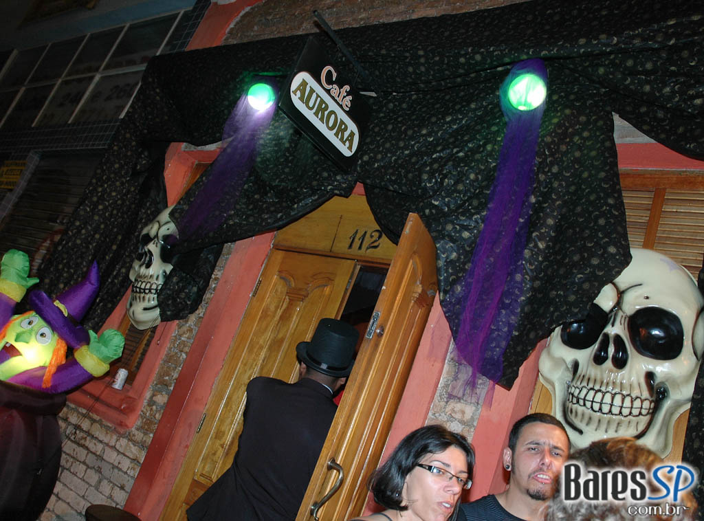Café Aurora anima o Halloween com shows na sexta e no sábado Café Aurora anima o Halloween com shows na sexta e no sábado