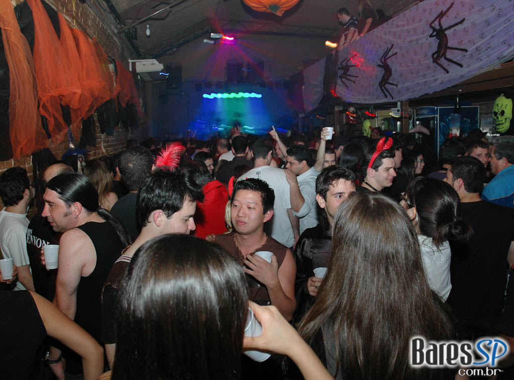 Café Aurora anima o Halloween com shows na sexta e no sábado Café Aurora anima o Halloween com shows na sexta e no sábado